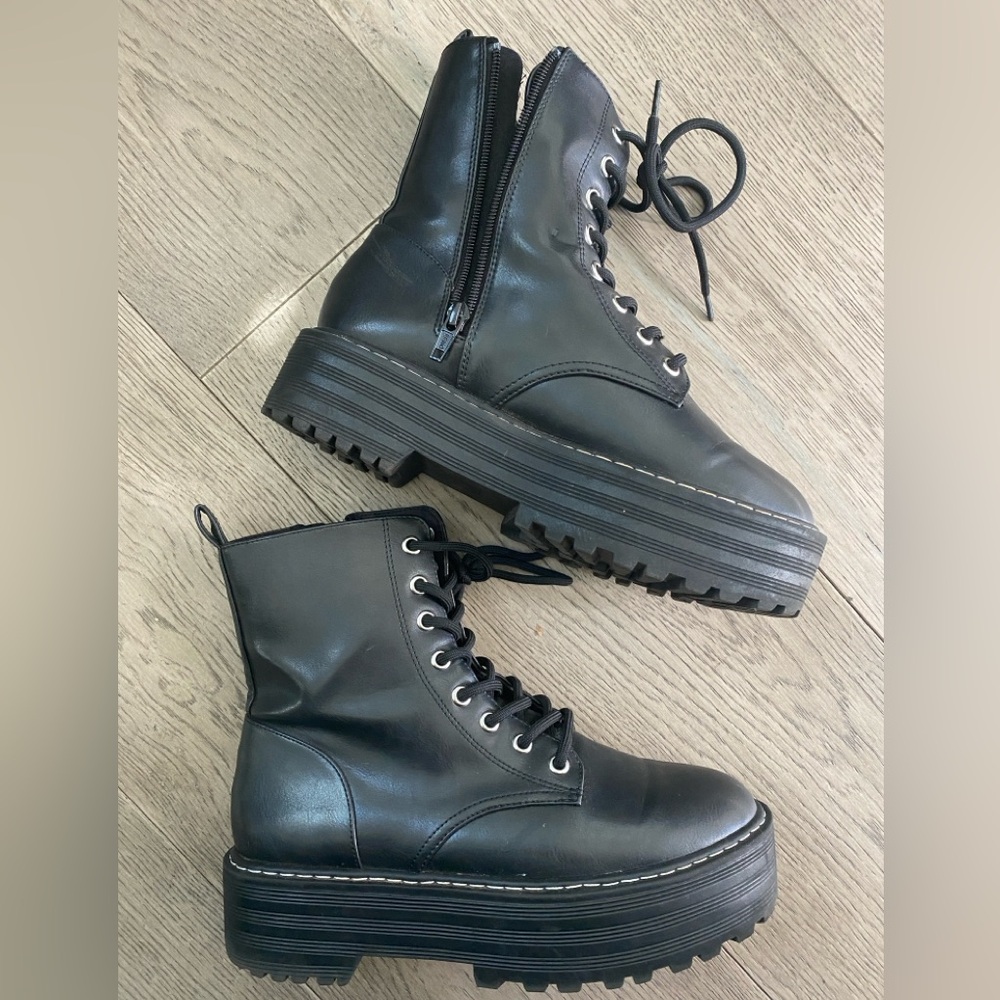 H&M | Platform Boots